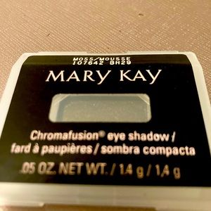 Mary Kay Chromofusion eyeshadow in Moss